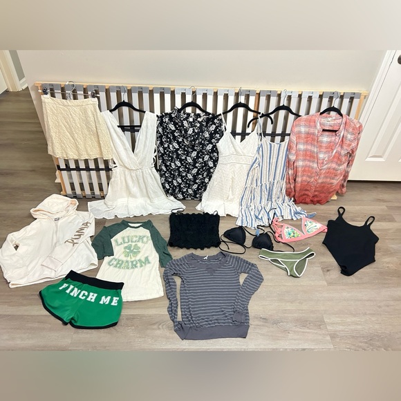 Woman’s bundle of Assorted Brand Clothing Collection - - Picture 1 of 10
